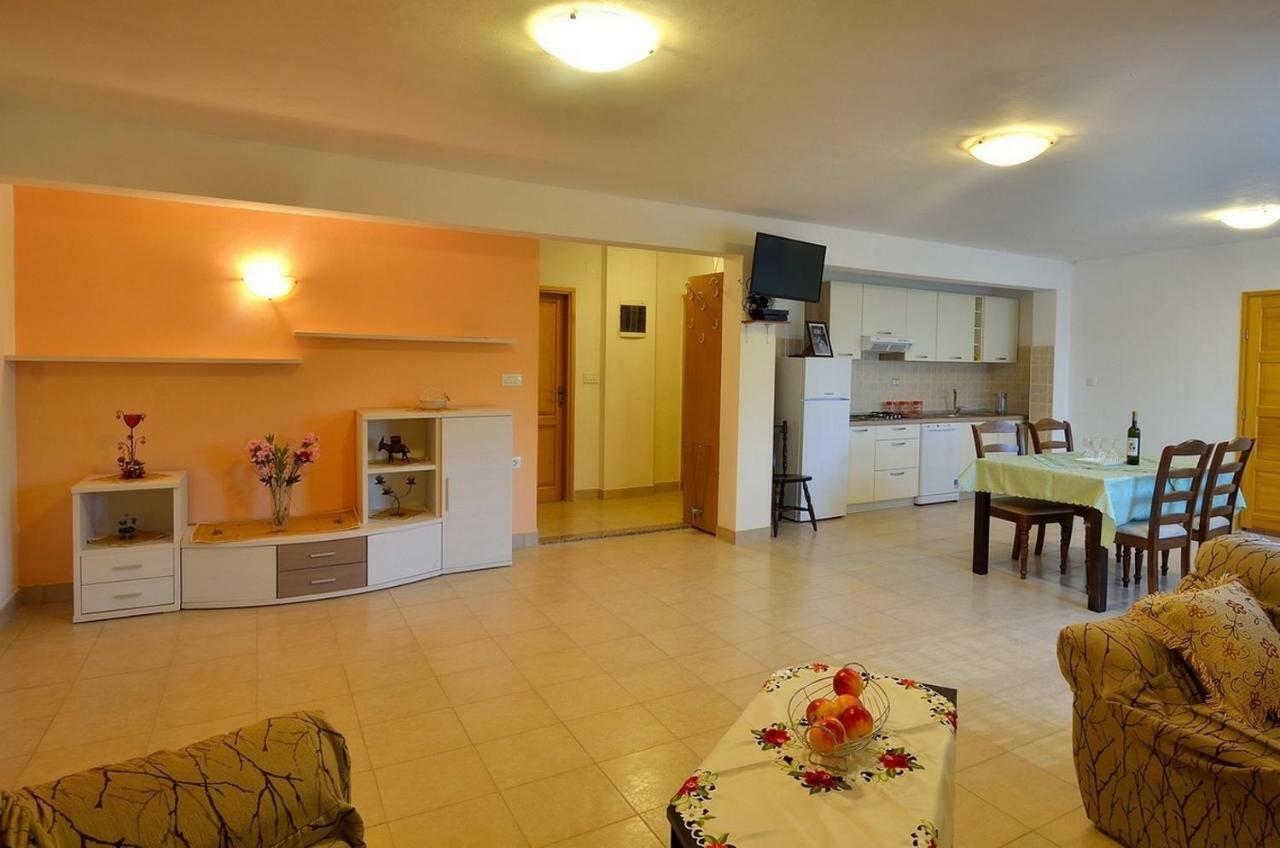 Apartment Nada With Private Pool Buzet Exterior foto